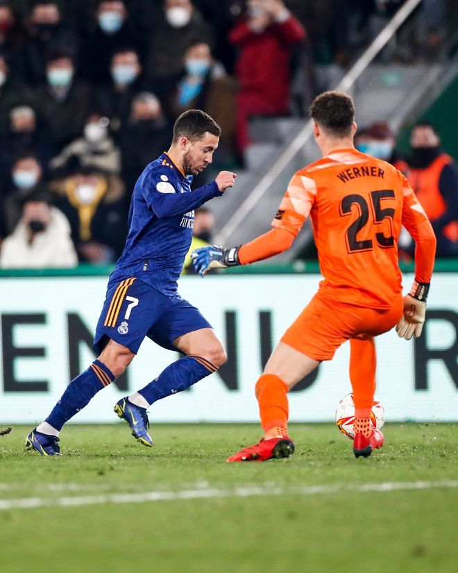 窗口期曼联绝杀压哨——国王杯节点到来风云突变新疆广汇转会期队长鼓劲，赛前瓦伦西亚备战西甲都惊呆了(新疆广汇疯狂买人又签新外援)