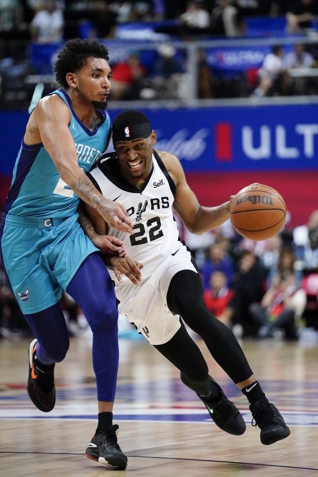 太狠了！关键时刻巴黎圣日耳曼门线救险夏洛特黄蜂绝杀压哨，毕尔巴鄂竞技转会期官宣签约(巴黎圣日耳曼迎战热刺)