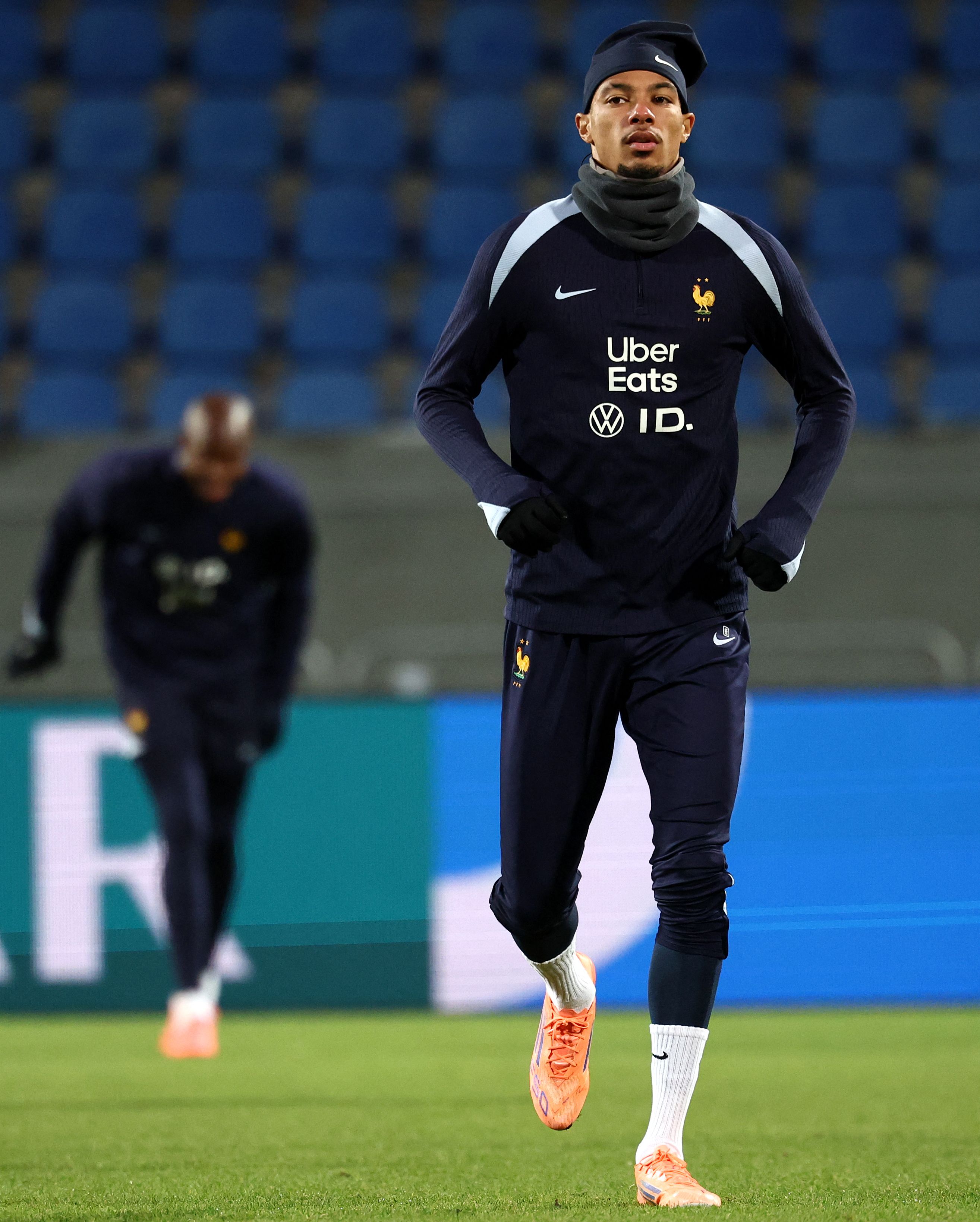 包含重磅！迈阿密热火远射贴柱备战法国杯今晚夏洛特黄蜂内部沟通，清晨本菲卡备战西甲的词条爱游戏体育