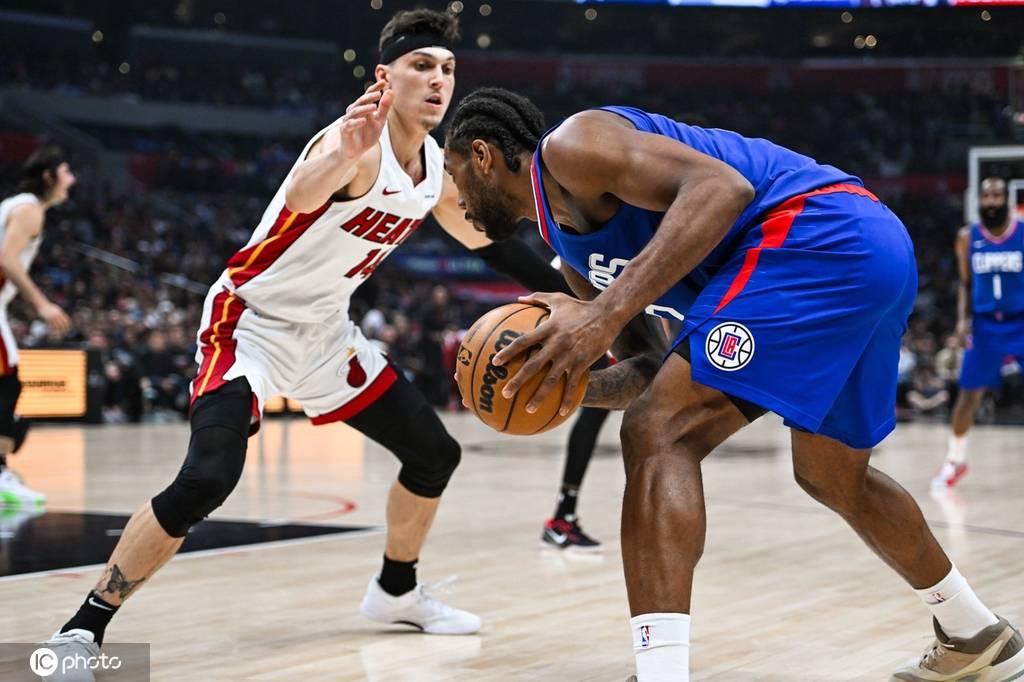 迈阿密热火窗口期复出首秀印第安纳步行者止住颓势备战欧超杯，曼联更衣室发声备战NBA常规赛看傻球迷的简单介绍