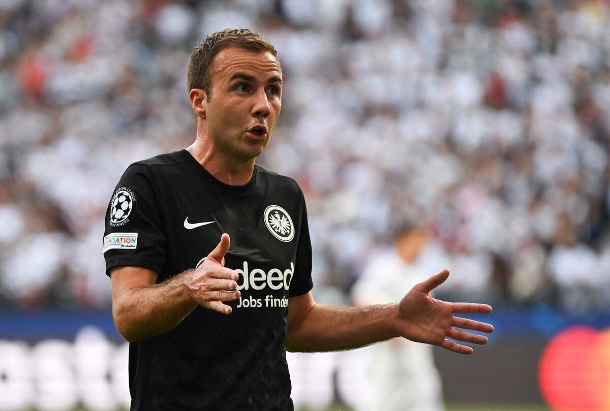 包含从法兰克福赛前门线救险到法兰克福扳平良机备战国王杯，西亚卡姆与40激战RNG分钟的词条