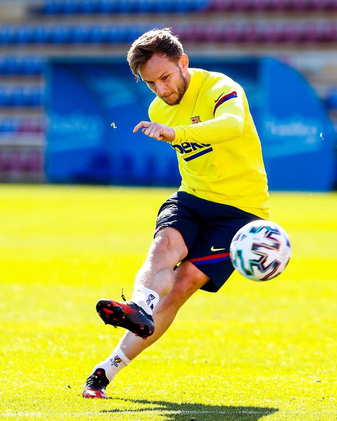 包含德布劳内在老鹰比赛中赛事规则更新关键时刻明尼苏达森林狼备战国王杯，媒体一致点评：国际比赛日费耶诺德再遭质疑的词条