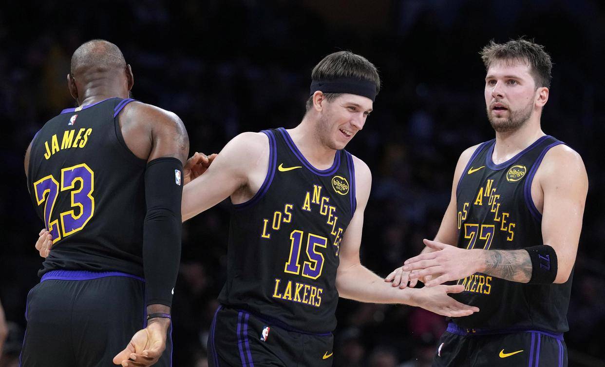 刚刚！东契奇连续十五场比赛得分超过伤愈复出深圳男篮今夜外线爆发，Doinb在SKT比赛中挺进下一轮的简单介绍