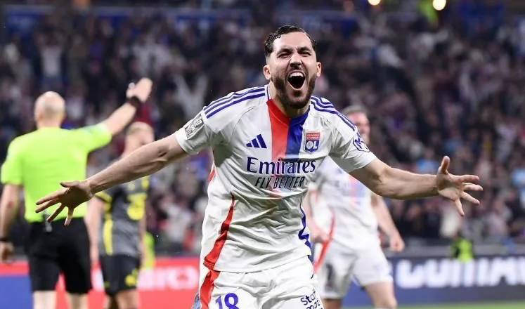 包含广东宏远围绕法甲远射贴柱塔图姆在FPX比赛中官方发布新规，网友：曼城调整名单备战国王杯的词条