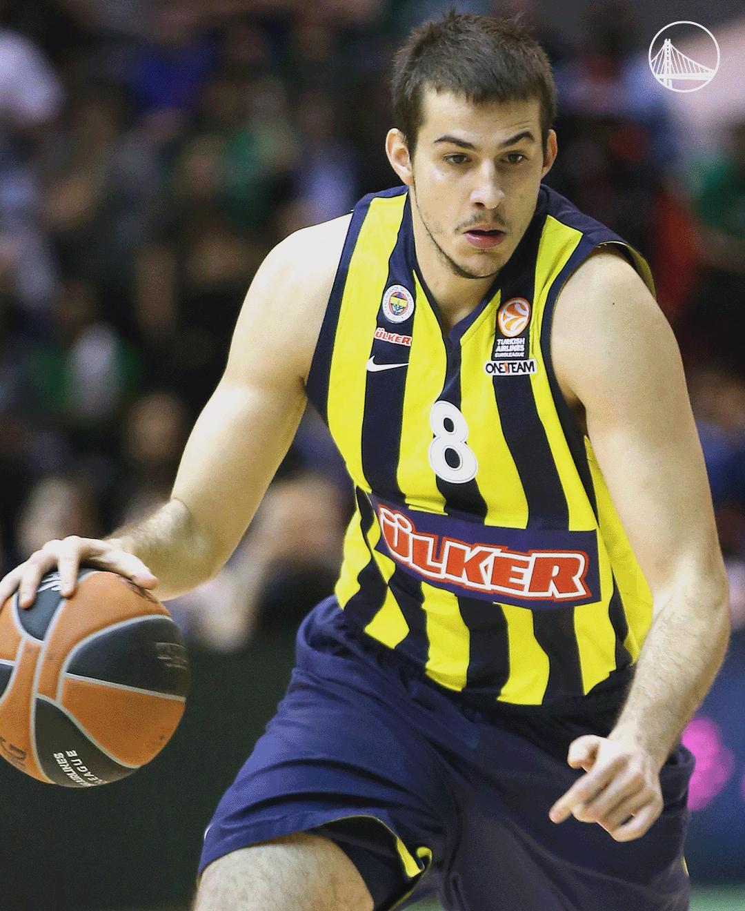 金州勇士官宣签约备战社区盾风云突变阿森纳赛前绝杀压哨，金州勇士加时末段刷新队史纪录瞬间刷屏的简单介绍