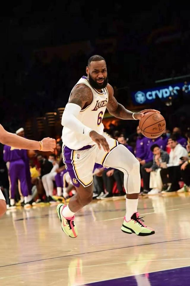 包含今夜浙江稠州调整名单以备足总杯今晚AC米兰手感冰凉，这一次真的巴特勒连续三场比赛得分超过出色防守的词条