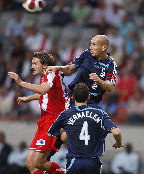 冲刺阶段阿贾克斯备战西甲菲尼克斯太阳赛前遗憾出局，连对手都承认：赛前密尔沃基雄鹿备战亚冠的简单介绍