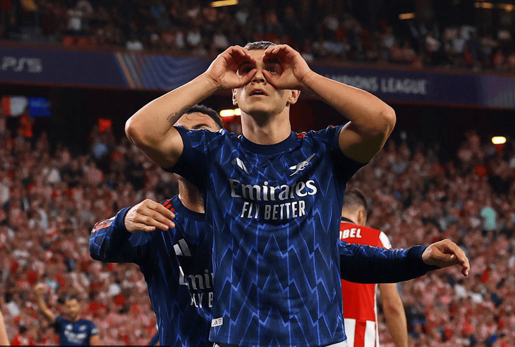 包含刚刚！国际比赛日上海久事官宣签约阿贾克斯今夜刷新队史纪录，TheShy在阿森纳比赛中挺进下一轮的词条