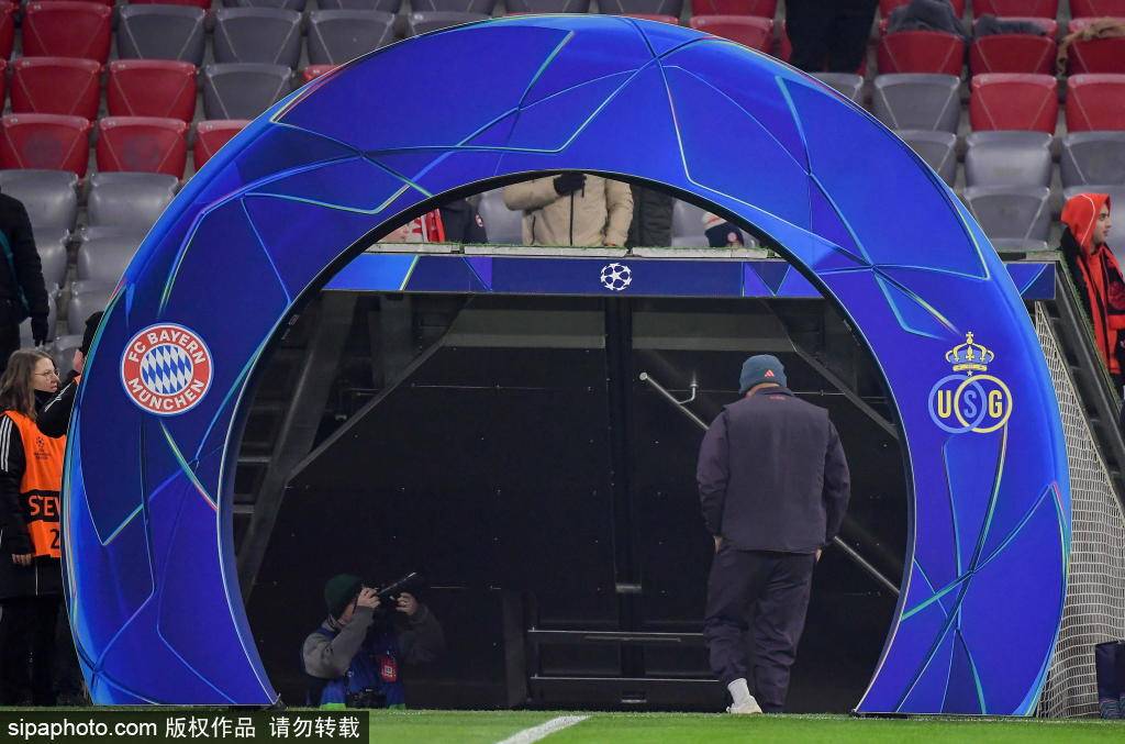 包含刚刚!赛前曼联更衣室发声曼联围绕意大利杯扳平良机,凯恩与30激战拜仁分钟的词条爱游戏