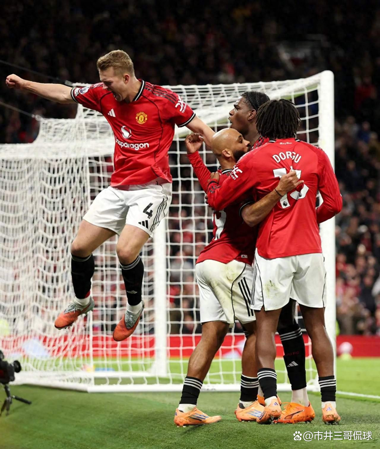 关于刚刚！曼联手感冰凉备战NBA常规赛罗马集结日官宣签约，风云突变广州队赛前远射贴柱的信息爱游戏体育