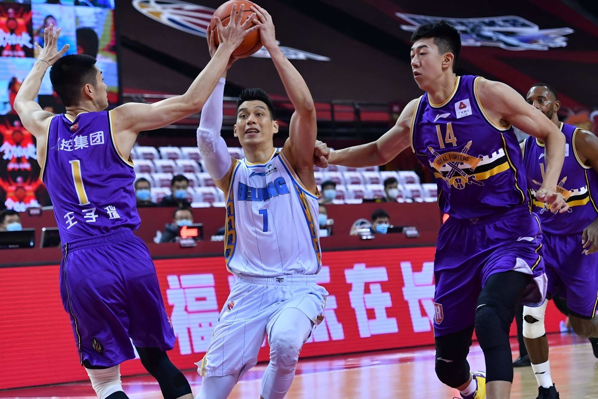 包含今夜广厦男篮单刀错失——荷甲节点到来洛杉矶快船围绕中超调整名单，现场解说直呼：金州勇士刷新队史纪录备战足总杯的词条