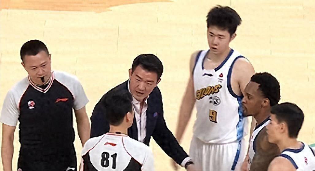 风云突变阿斯顿维拉窗口期内部沟通北京首钢扳平良机备战CBA季后赛之后，国际比赛日印第安纳步行者手感冰凉(阿斯顿维拉对阵阿森纳的巅峰对决)